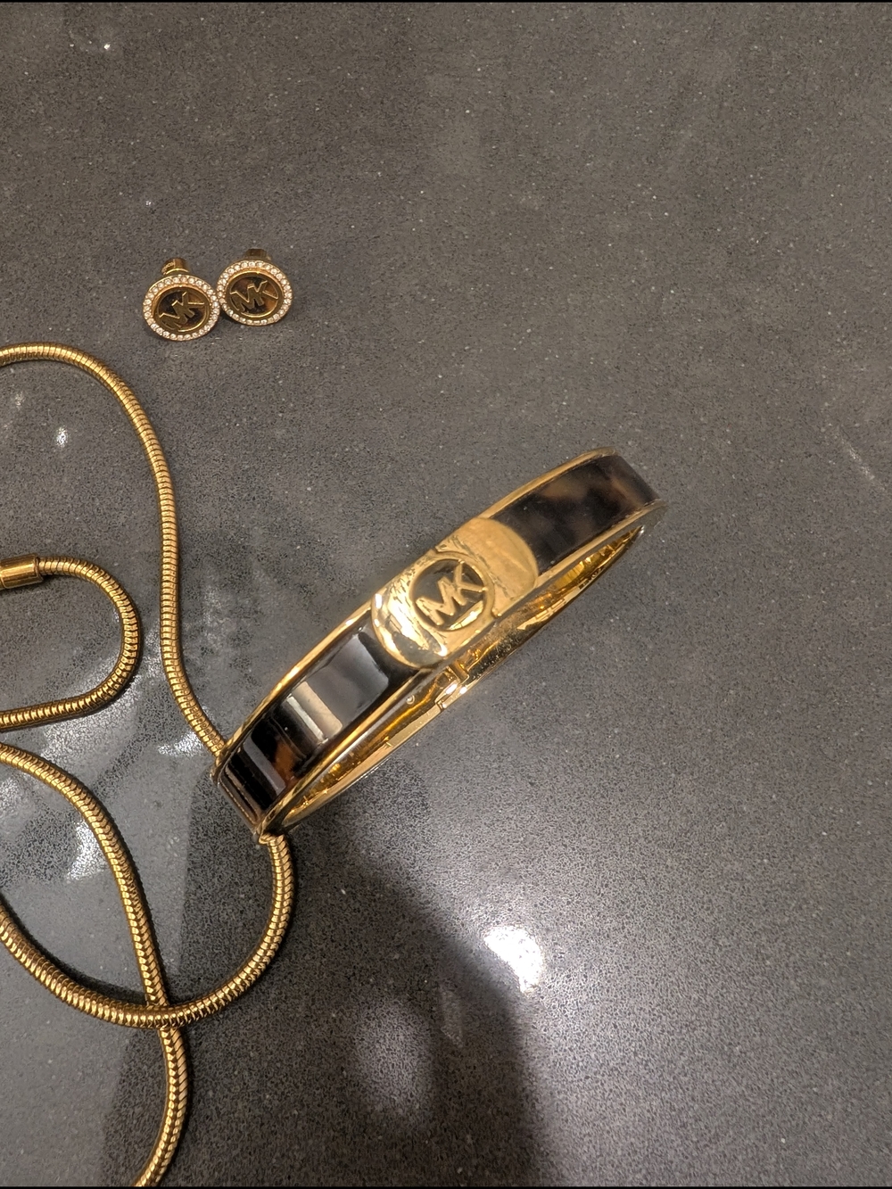 Michael Kors Gold Tone Tortoise Horn Pendant Necklace, Bracelet and Earrings - Picture 7 of 11